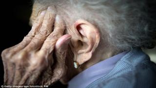 مجموعة من الباحثين يؤمنون باقترابهم من اكتشاف لقاح ضدّ الخرف