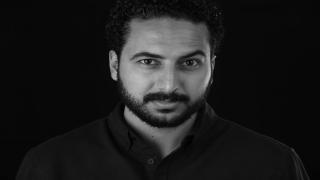 شادي خفاجة لجمهوره: "والدي يموت والمستشفى نصبت عليّ .. أغيثوني"