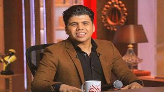 عمر كمال يكشف سبب نشر صور سياراته على مواقع التواصل الاجتماعي