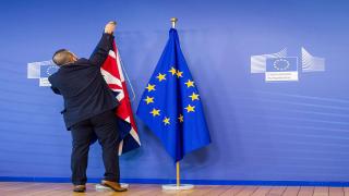 الصفقات العالمية قد تنخفض 1,6 ترليون دولار إذا تأخر خروج بريطانيا من الإتحاد الأوروبي