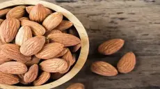 الإفراط في تناول اللوز: فوائد تتحول إلى أضرار صحية صامتة تعرف عليها الآن