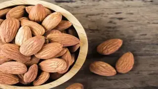 الإفراط في تناول اللوز: فوائد تتحول إلى أضرار صحية صامتة تعرف عليها الآن