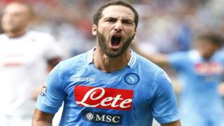 نابولي وأرسنال في صفقة تبادلية طرفها هيغواين و جيرو